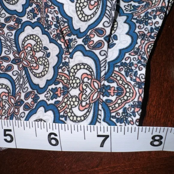 DR2 Women’s Medium Mosaic Print Cinched V-Neck Blouse Short Sleeve Top - Picture 10 of 12